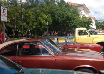 60 carros antigos são expostos neste domingo em Poços de Caldas