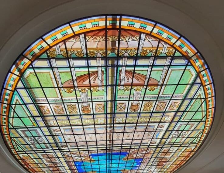 Em duas noites, peças de Vitral das Thermas são recolocadas em Poços de Caldas