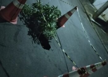 Buraco se abre em rua da zona sul de Poços de Caldas