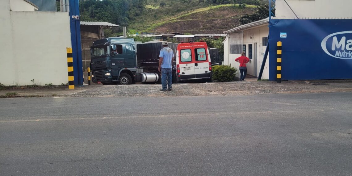 Motociclista fica ferido após acidente de trânsito em Poços de Caldas