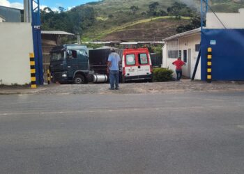Motociclista fica ferido após acidente de trânsito em Poços de Caldas