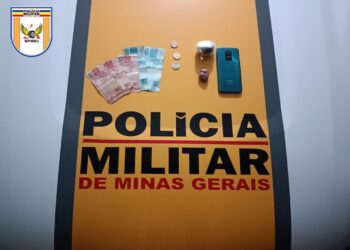 Motorista pula de carro em movimento para fugir de abordagem policial em Poços de Caldas