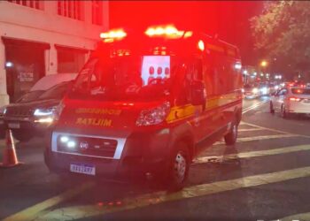 Turista, de 81 anos, é atropelado no centro de Poços