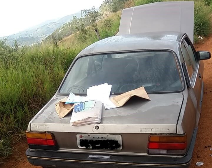 Carro é encontrado abandonado na região oeste de Poços de Caldas