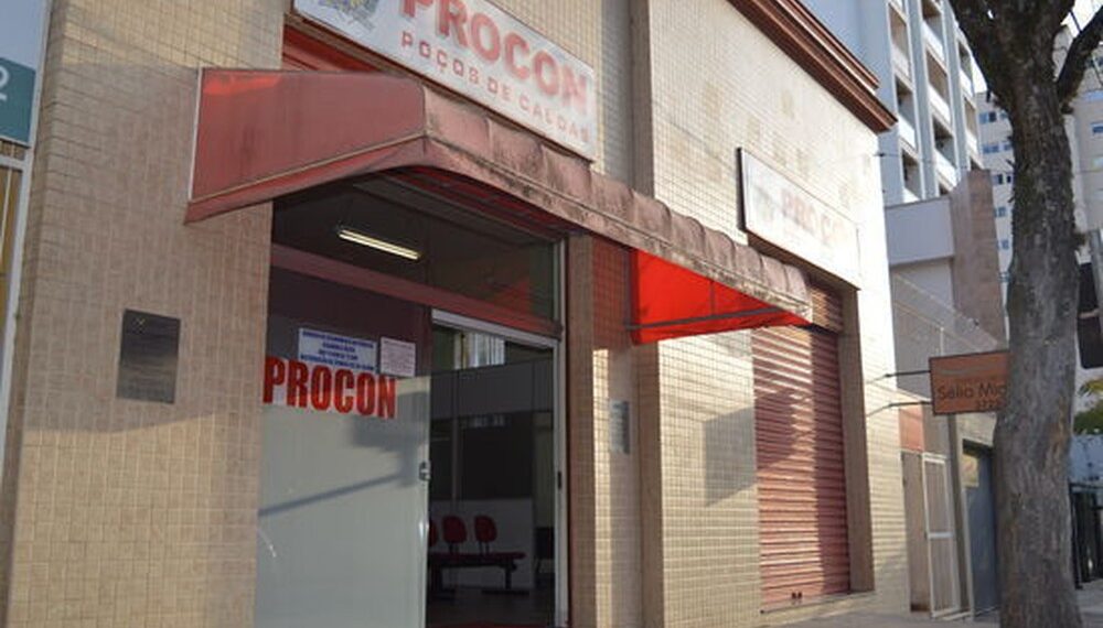 Duas agências bancárias são multadas por descumprirem tempo máximo para atender clientes em Poços de Caldas