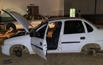 Dois carros furtados são encontrados em galpão na zona oeste de Poços de Caldas