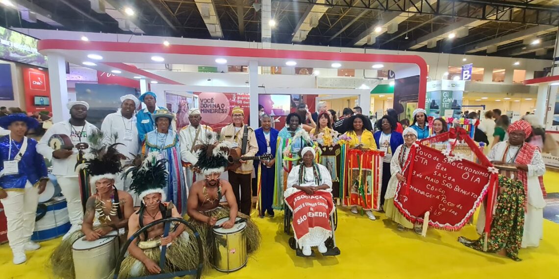 Associação de Ternos de Congos e Caiapós de Poços de Caldas se apresenta na WTM Latin America, em São Paulo