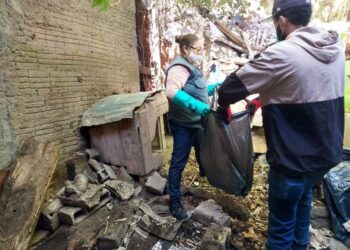 Mais de 5 toneladas de resíduos são retiradas de casa na Zona Sul de Poços