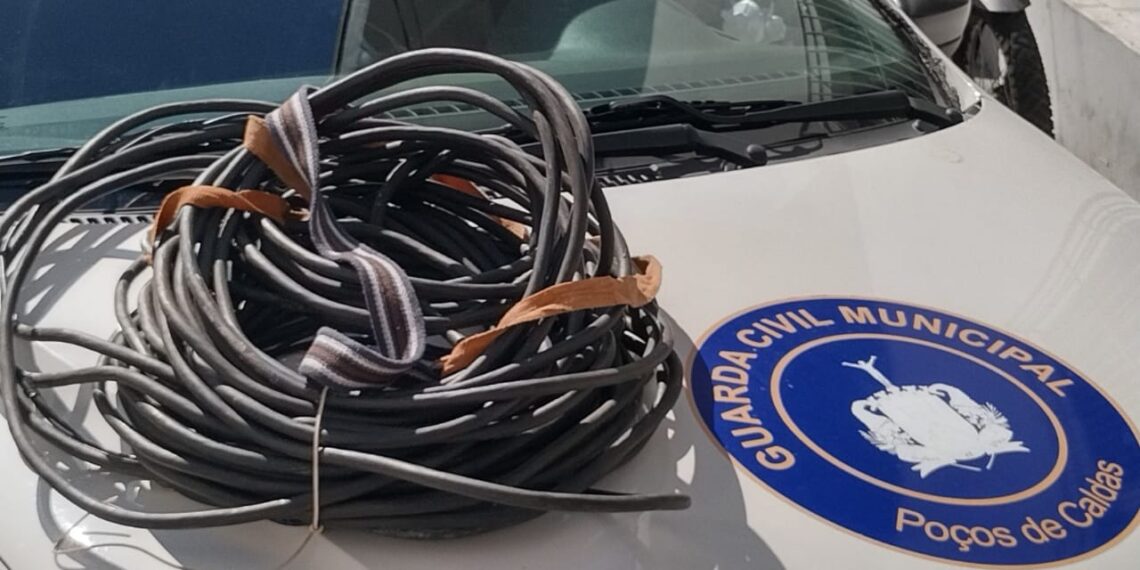 Homem condenado à prisão domiciliar é preso furtando fiação na estação do Teleférico de Poços de Caldas