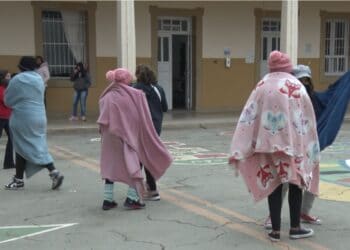 É muito frio! Escolas de Poços de Caldas liberam o uso de cobertor nas salas de aula