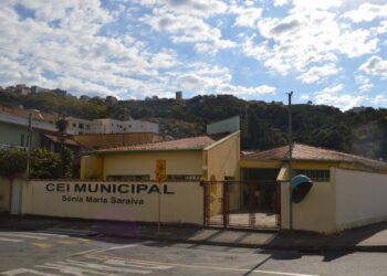 CEI suspende aulas de berçário após berçaristas testarem positivo para Covid em Poços