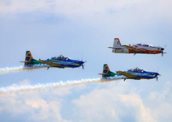 Esquadrilha da Fumaça completa 70 anos