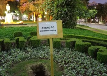 Relógio Floral é alvo de vandalismo em Poços de Caldas