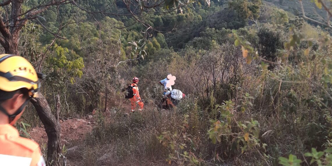 Piloto de paraglider é resgatado após pouso forçado e se perder na mata em Poços de Caldas