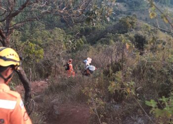Piloto de paraglider é resgatado após pouso forçado e se perder na mata em Poços de Caldas