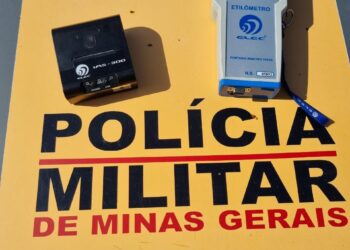 Motociclista é flagrado dirigindo embriagado e se recusa a fazer teste do etilômetro em Poços