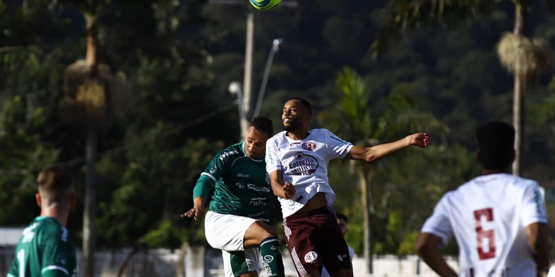 Caldense é superada pela Ferroviária em Poços de Caldas