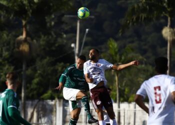 Caldense é superada pela Ferroviária em Poços de Caldas