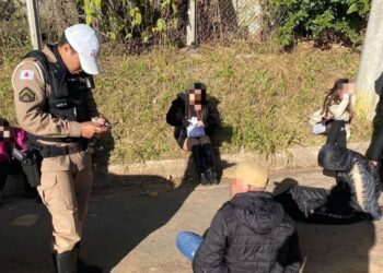 Condutor embriagado é preso após fugir da polícia em Poços