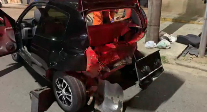 Colisão entre dois carros deixa cinco pessoas feridas em Poços de Caldas