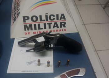 Entregador é detido após exibir revólver em evento em Poços de Caldas