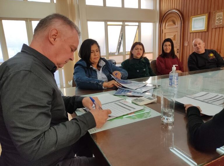 Aumento salarial de 14,1% e Vale Alimentação de R$600 são aprovados pela Prefeitura de Poços