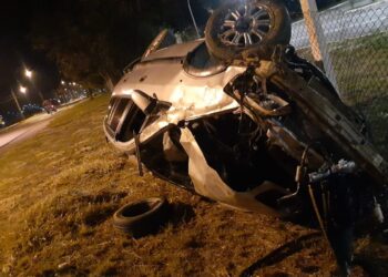Motorista capota carro na zona sul de Poços de Caldas
