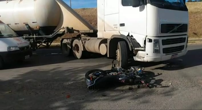 Motociclista fica ferido em acidente na região sul de Poços de Caldas