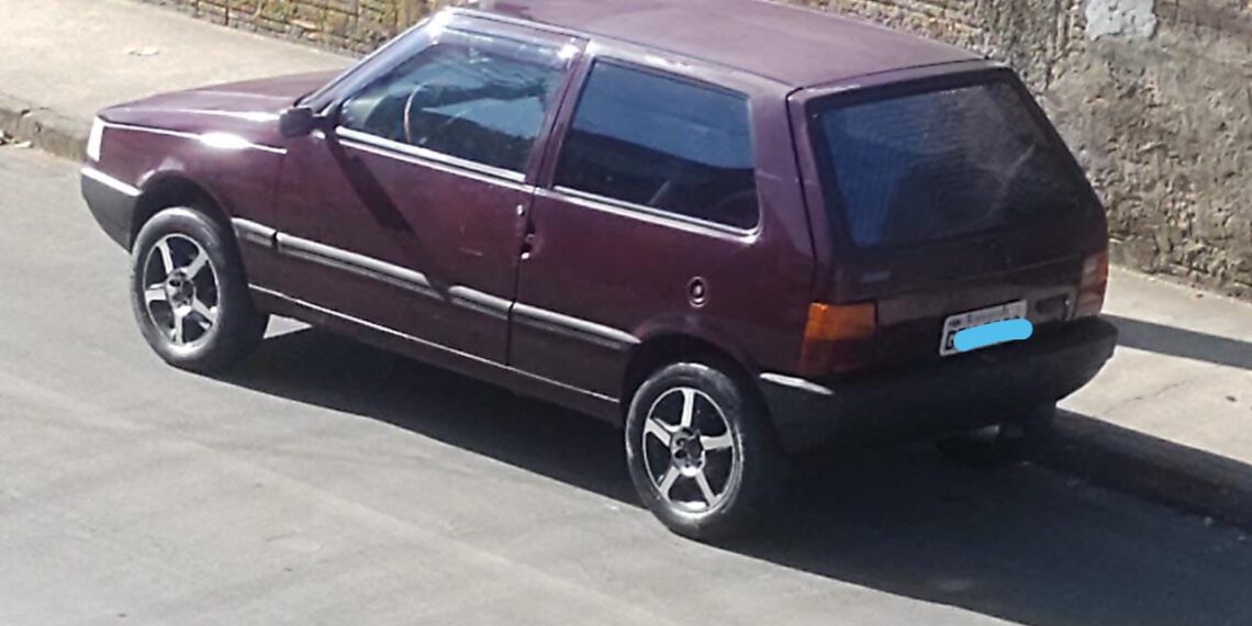 Carro é furtado na zona sul de Poços de Caldas