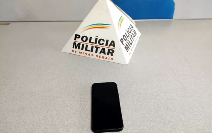 Homem pede copo d’água e aproveita para furtar celular de morador