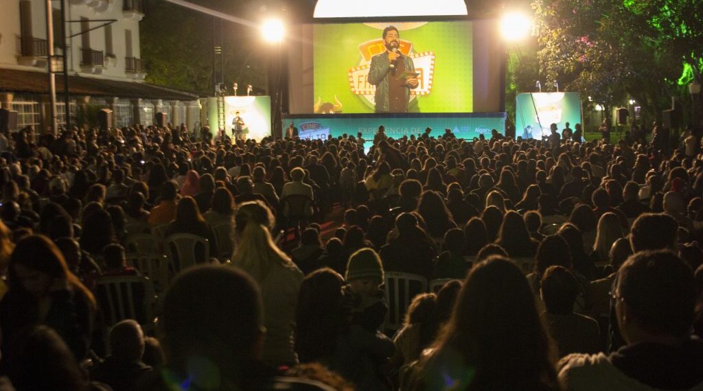 Cine Família na Praça acontece em Poços de Caldas no dia 2 de julho