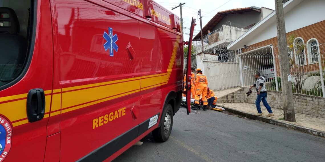 Motociclista e garupa ficam feridos após acidente em Poços de Caldas