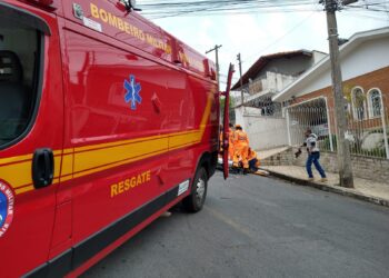 Motociclista e garupa ficam feridos após acidente em Poços de Caldas