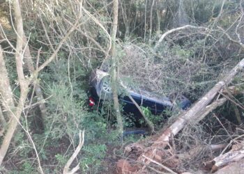Motorista perde controle e carro capota entre Poços e Andradas