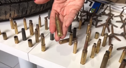 VÍDEO |Munições, miguelitos e escudo usados por criminosos que atacaram agência em Itajubá são apreendidos