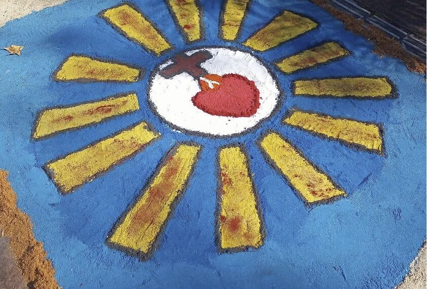 Após dois anos, fiéis confeccionam tapetes de Corpus Christi em Poços