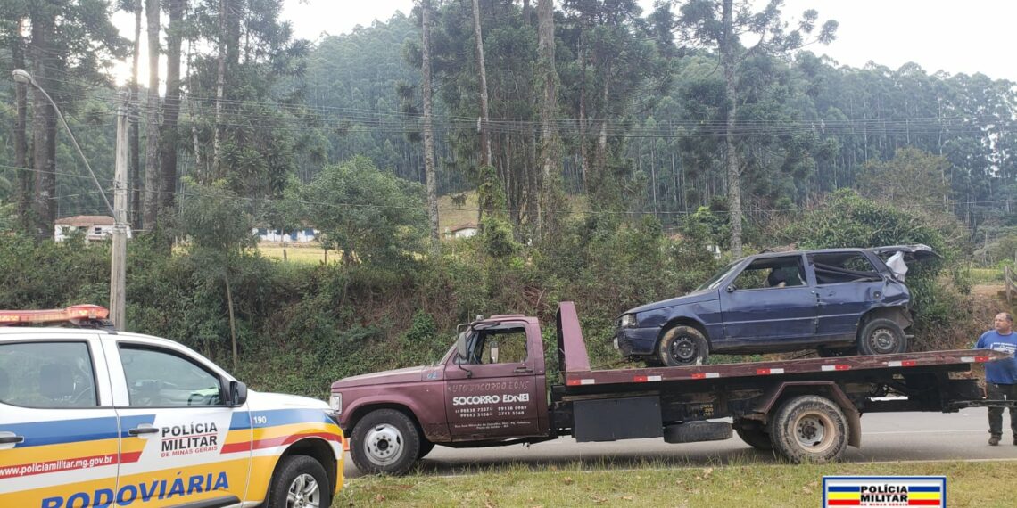 Motorista é detido por embriaguez ao volante e posse de drogas em Poços de Caldas