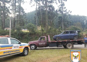 Motorista é detido por embriaguez ao volante e posse de drogas em Poços de Caldas