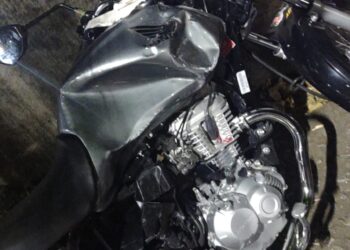 Entregador fica ferido após ser atingido por carro em Poços de Caldas