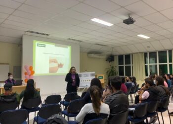 Mulheres recebem curso gratuito sobre gestação e cuidados com recém-nascido