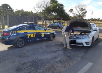 PRF recupera veículo roubado durante abordagem em Poços de Caldas