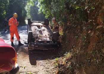 Três mulheres ficam feridas após carro capotar na estrada do Cristo em Poços de Caldas