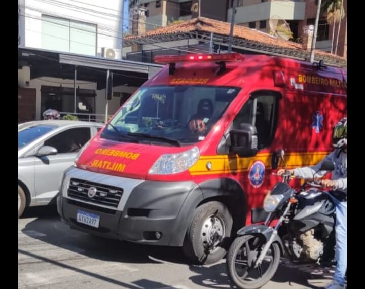 Motociclista fica ferido após sofrer acidente no centro de Poços de Caldas