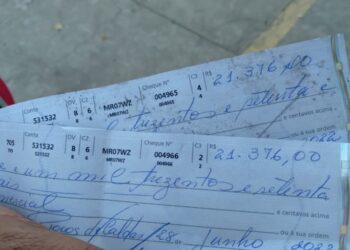 Homem encontra cheques perdidos de quase R$ 43 mil em Poços de Caldas