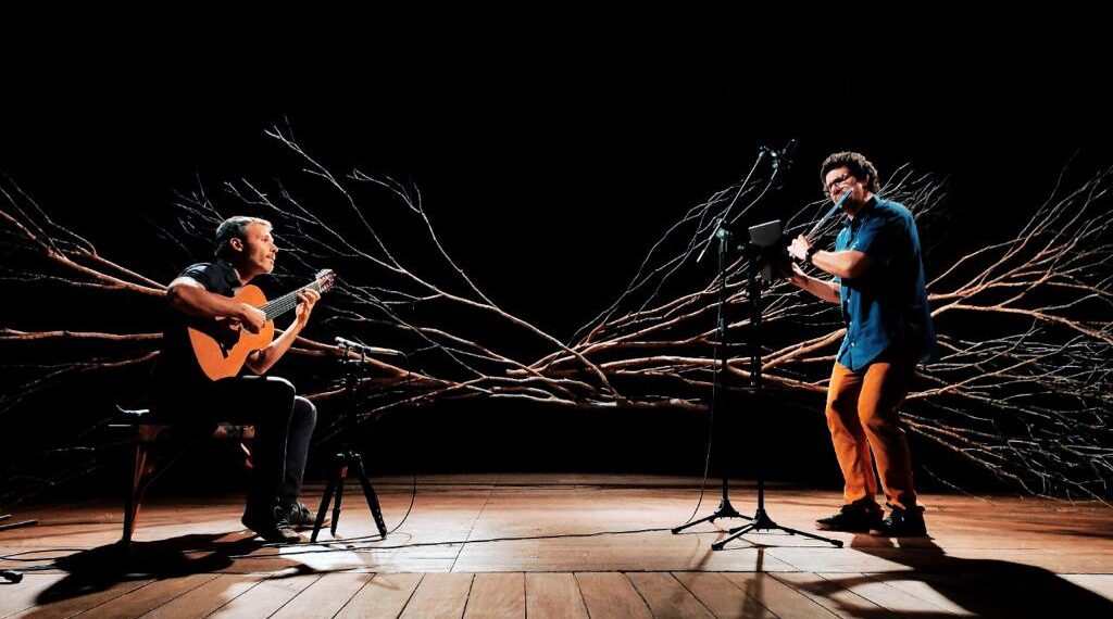 Duo Rodrigo Mendonça e Flávio Danza se apresenta nesta sexta em Poços