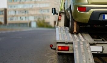 Veículos abandonados em via pública serão removidos ao pátio do Detran em Poços de Caldas