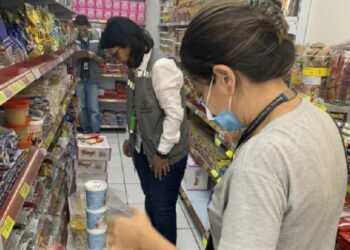 PROCON de Poços multa supermercados por venda de itens vencidos e outras irregularidades