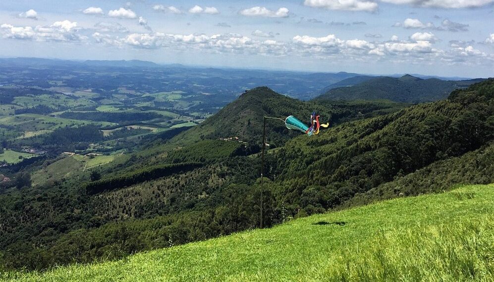 Passageiro fica ferido após pouso de paraglider em Poços de Caldas