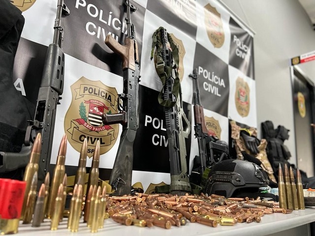Polícia de SP apreende material que teria sido usado por quadrilha que atacou agência em Itajubá