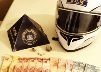 Adolescente é apreendido com drogas e dinheiro no centro de Poços de Caldas